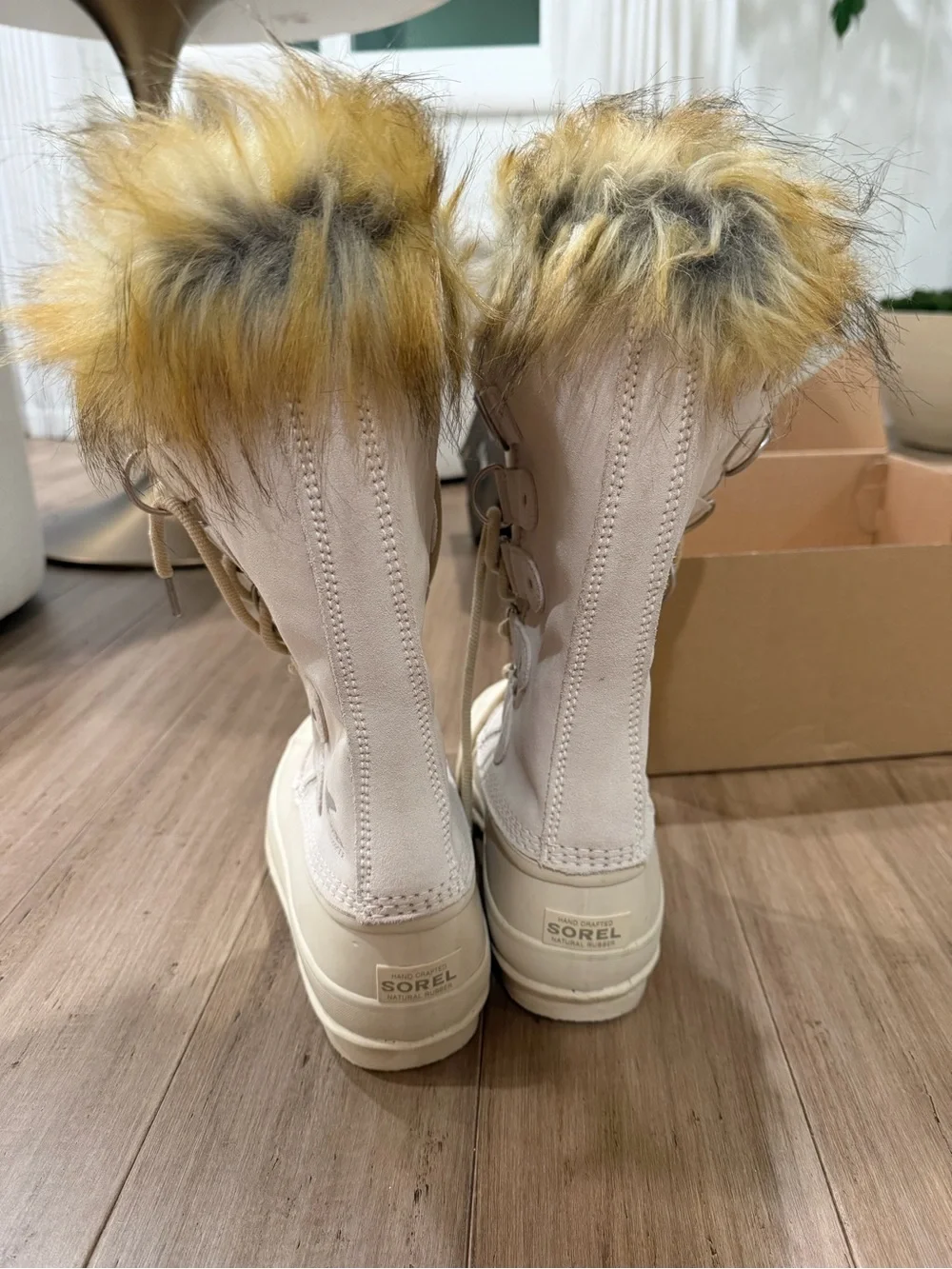 Sorel Joan of Artic Women's White Fur-Trimmed Winter Boot (size 9)